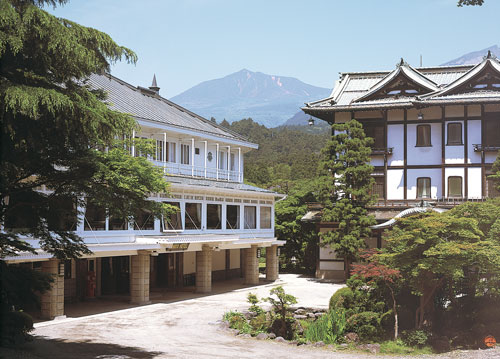 ￼22,000円　金谷ホテル創業150周年記念　益子焼　織部　角皿　限定品 金谷ホテル創業150周年記念】益子焼 織部角皿（限定150枚）(外径